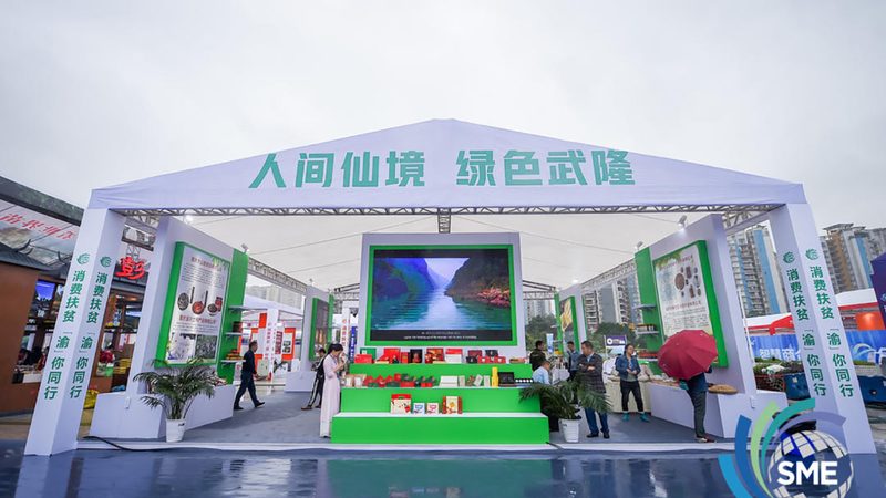 商场灯箱广告牌的标准尺寸通常包括以下几种：